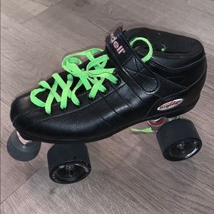 Riedell women or men skate.